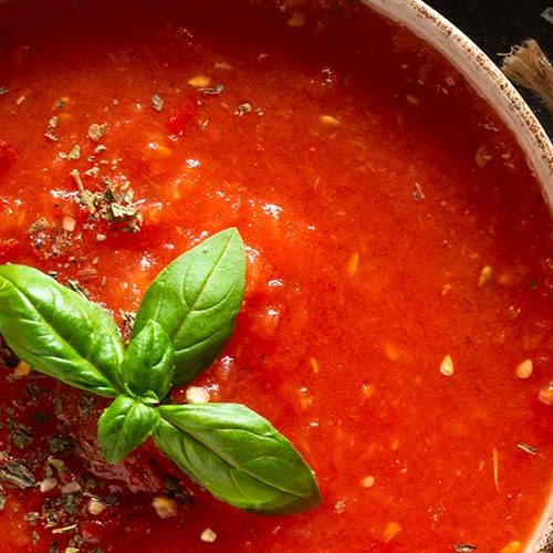 Suppe aus frischen Tomaten